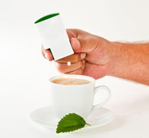 Kaffeetasse mit Steviasüßstoff aus dem Spender, Copyright Fotolia.com