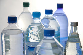 Verschiedene Wasserflaschen, Copyright Fotolia.com